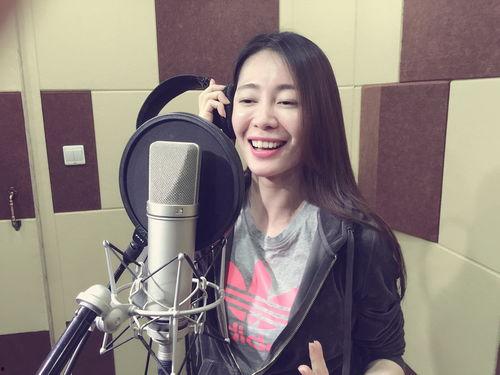 黄菲菲图片,光影交织下的美丽瞬间