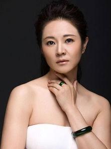 杨钰莹简历个人资料老婆,才情与美貌并重的歌坛女神，情感生活揭秘