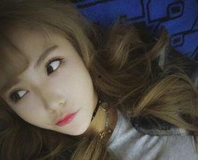 魏冰雪资料个人资料,才华横溢的年轻艺术家，用画笔描绘人生百态