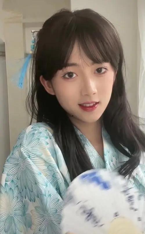 大连男扮女装的网红,揭秘网络红人的多重身份与魅力