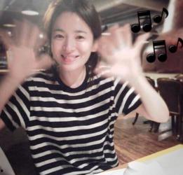 宋慧乔生活照.,揭秘明星日常，尽显优雅魅力